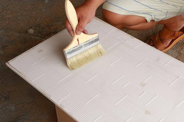 瓷磚上墻出現空鼓、脫落情況是什么原因?